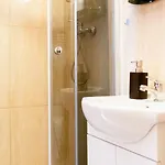 Dobranoc بيت شباب