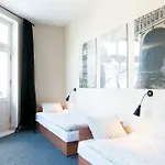 Dobranoc بيت شباب