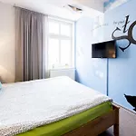 Dobranoc بيت شباب *