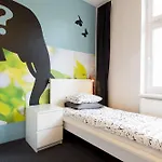 بيت شباب Dobranoc *