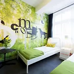 بيت شباب Dobranoc *